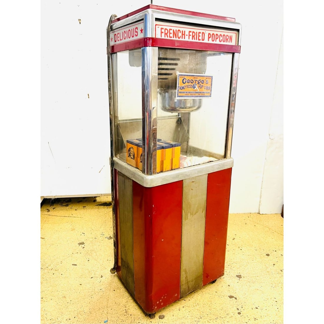 A Commercial Movie Popcorn Machine By Star Manufacturing Co. (1 of 11)
