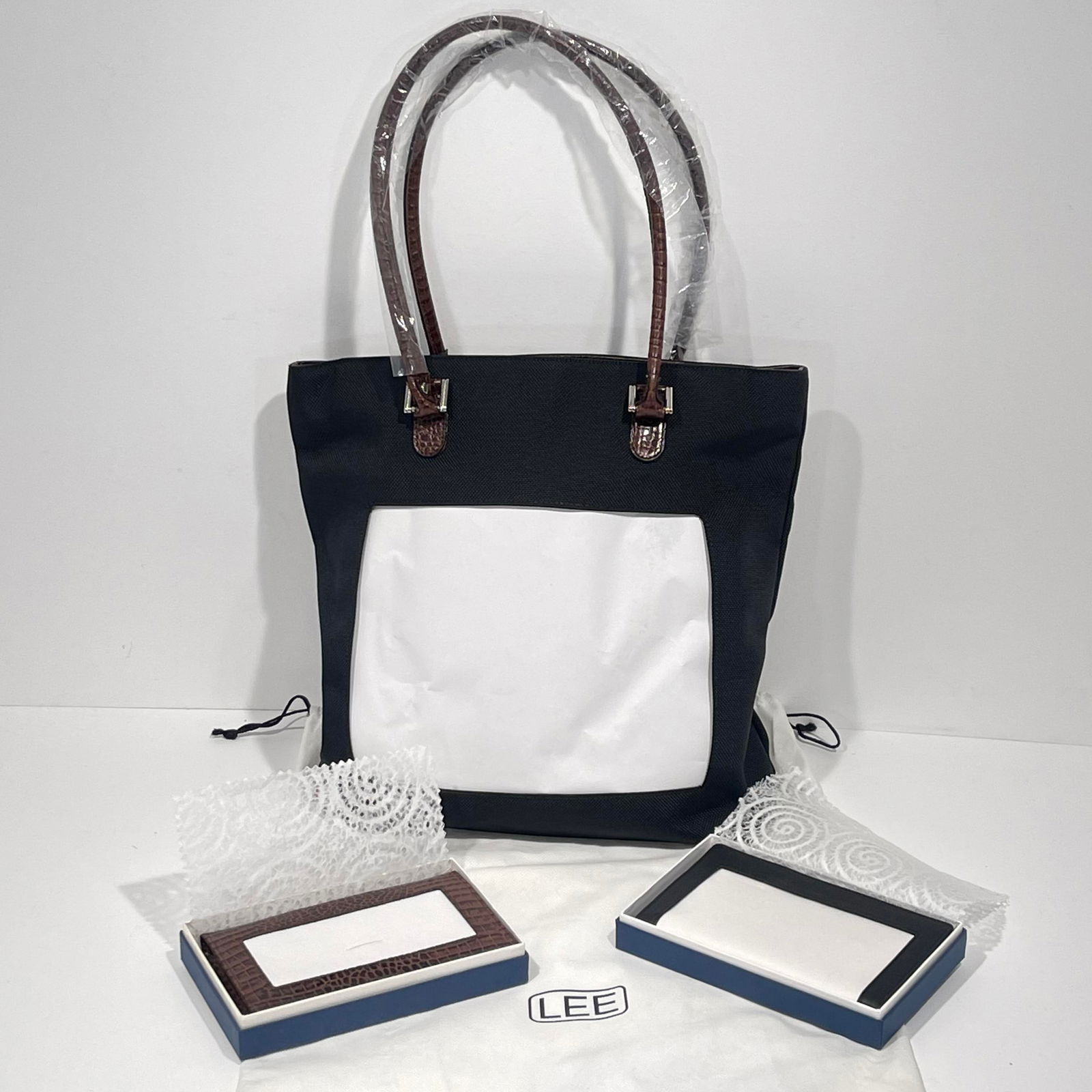 Lee's Needle Art Bag and Two Wallets (1 of 5)