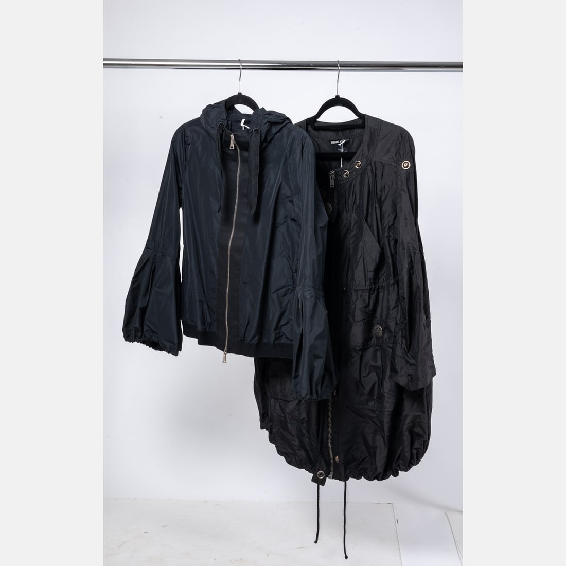 A Ladies Moncler Jacket (1 of 6)