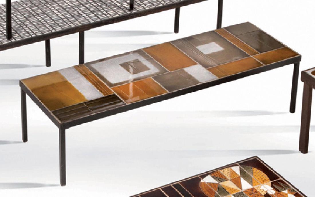 ROGER CAPRON (1922-2006): ROGER CAPRON (1922-2006) Table Céramique, métal 30 x 121 x 41cm. Signée Circa 1960 Coffee table Glazed ceramic, steel 11.81 x 47.64 x 16.14 in