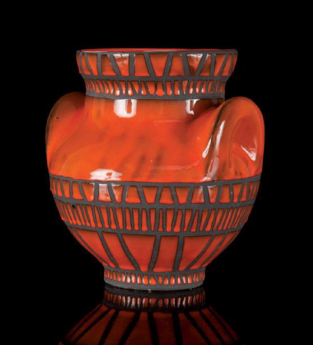 ROGER CAPRON (1922-2006): ROGER CAPRON (1922-2006) Vase dit à oreilles Faïence émaillée Signé 26 x 23.5 cm. Circa 1956 Vase Glazed ceramic 10.24 x 9.25 in