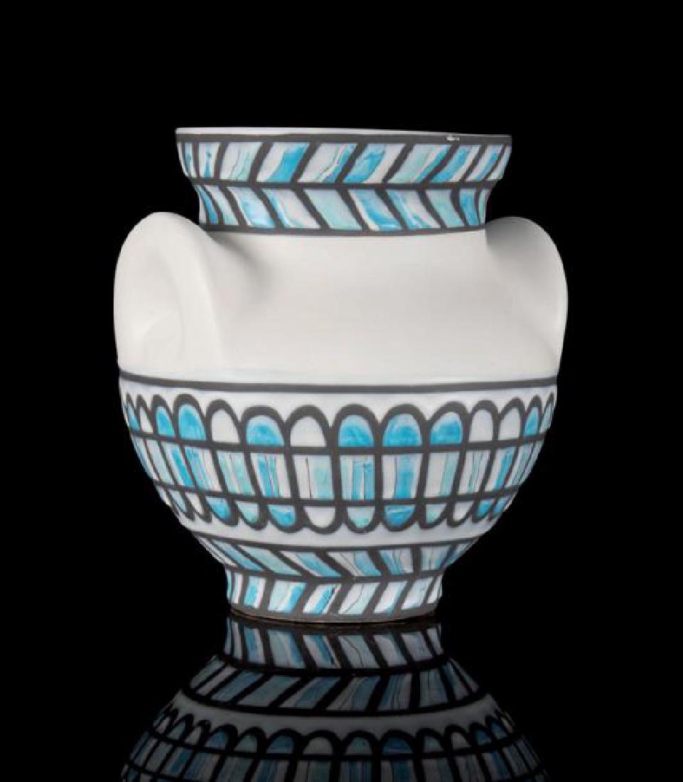 ROGER CAPRON (1922-2006): ROGER CAPRON (1922-2006) Vase dit à oreilles Faïence émaillée Signé 26 x 23.5 cm. Circa 1956 Vase Glazed ceramic 10.24 x 9.25 in