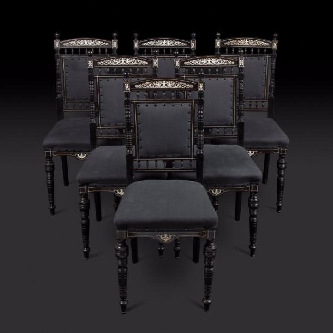 COLLINSON & LOCK (A LA MANIÈRE DE): COLLINSON & LOCK (A LA MANIÈRE DE) Six chaises Victoriennes. Travail de bois noirci et ivoire incrusté. Fin du XIXème siècle. H. 98 cm. L. 45 cm. P. 43 cm. A woodwork and ivory, endow the XIXth.c.