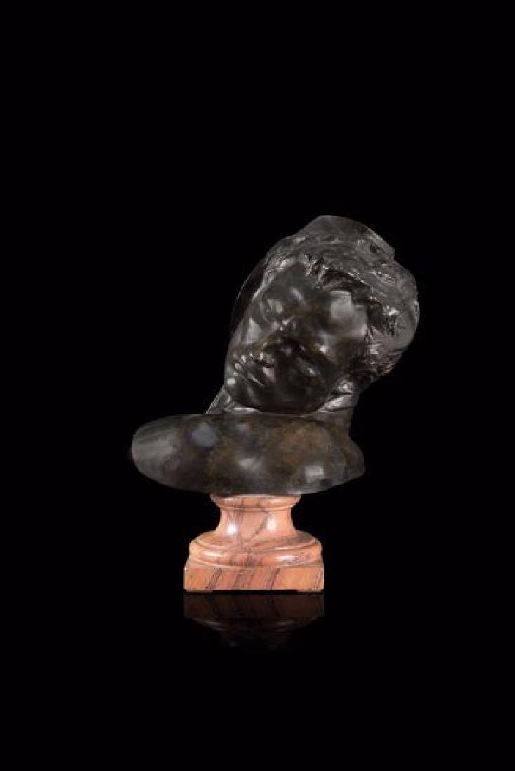 JEF LAMBEAUX (1852-1908): JEF LAMBEAUX (1852-1908) Visage d’homme. Bronze à patine brune nuancée sur un socle en marbre rose veiné. Signé. H. : 54 cm. Bronze, brown patina, signed, H.: 21 1/4 in