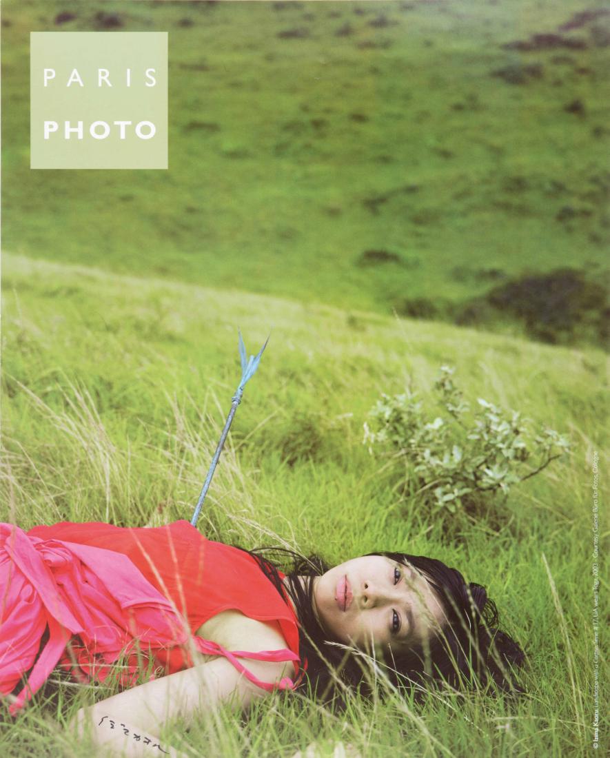 IZIMA KAORU Affiche d’exposition Offset Affiche de la: IZIMA KAORU Affiche d’exposition Offset Affiche de la foire Paris Photo 2003 40 x 30 cm (à vue). Signée à l’encre par l’artiste