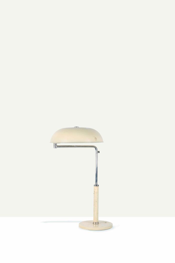 ALFRED MULLER (1926-2010) Lampe de bureau « Quick 1500: ALFRED MULLER (1926-2010)Lampe de bureau « Quick 1500 », c. 1935 en metal laque creme a bras pivotant et hauteur reglable. Cache-ampoule a corps hemispherique ourle. Edition Amba, Ba?le (etiquette d