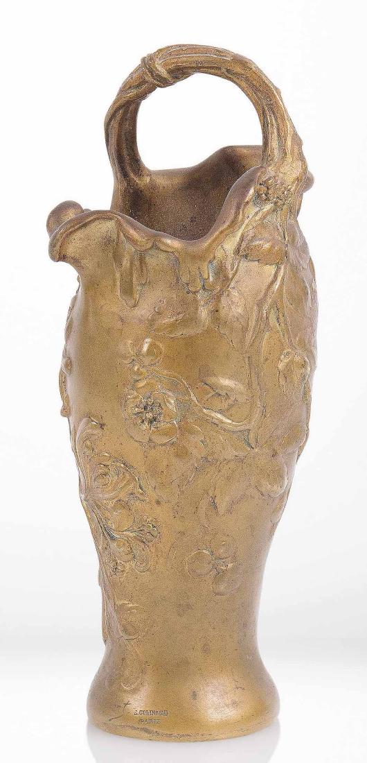 ALEXANDRE VIBERT (1847-1909) Pichet en bronze dore?,: ALEXANDRE VIBERT (1847-1909) Pichet en bronze dore?, corps ovoi?de a? de?cor de che?vrefeuilles en relief, d’ou? s’e?le?ve une branche formant anse. Signature incise?e A.Vibert cachet de fondeur C