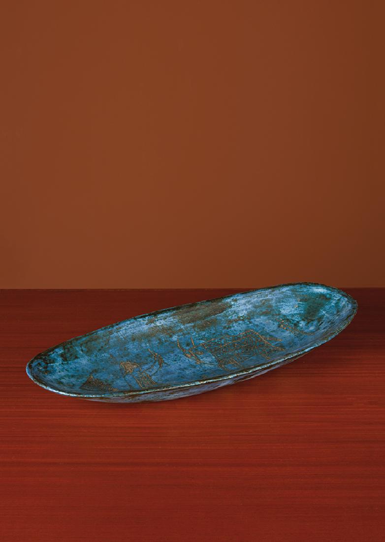 JACQUES BLIN (1920-1995) Coupe Ce?ramique e?maille?e: JACQUES BLIN (1920-1995) Coupe Ce?ramique e?maille?e Date de cre?ation : vers 1960 H 5 x L 46 x P 19,5 cm Cup Glazed Ceramic 1,9 x 18,1 x 7,6 in