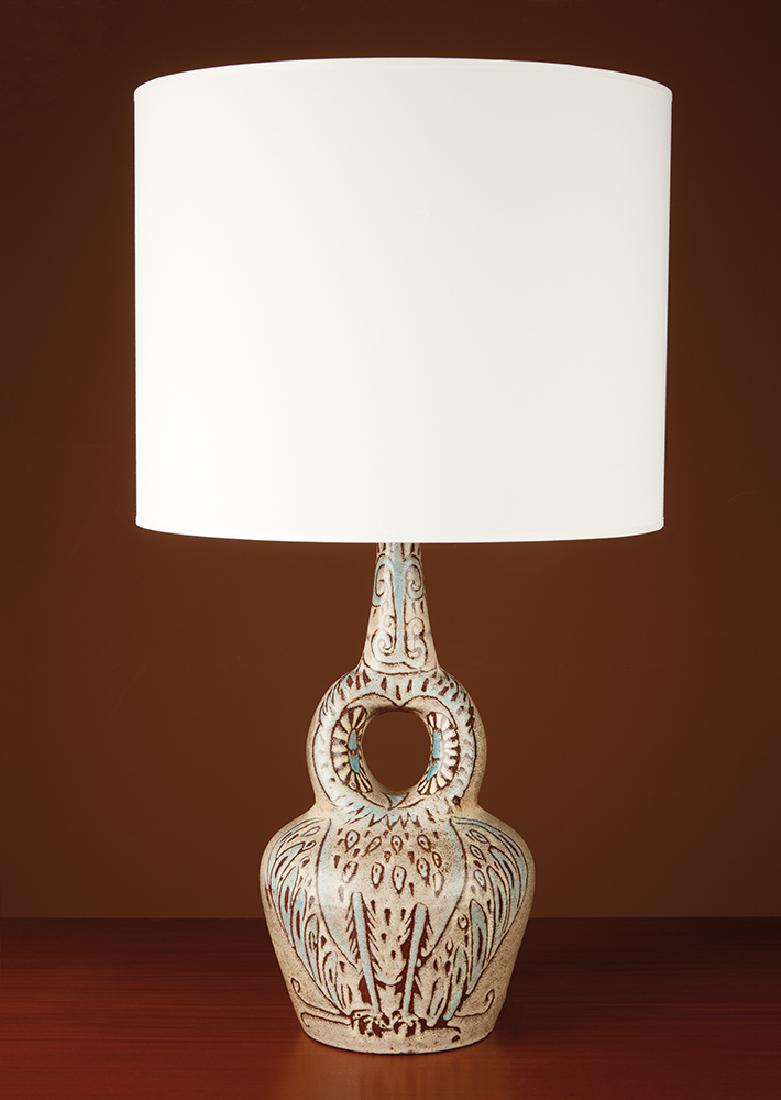 ACCOLAY Lampe de table Ce?ramique e?maille?e Date de: ACCOLAY Lampe de table Ce?ramique e?maille?e Date de cre?ation: 1950-1959 H 59 x D 25 cm Table lamp Ceramic 23,2 x 9,8 in