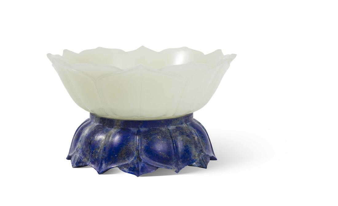 Coupe en ne?phrite ce?ladon en forme de fleur de lotus (1 of 3)