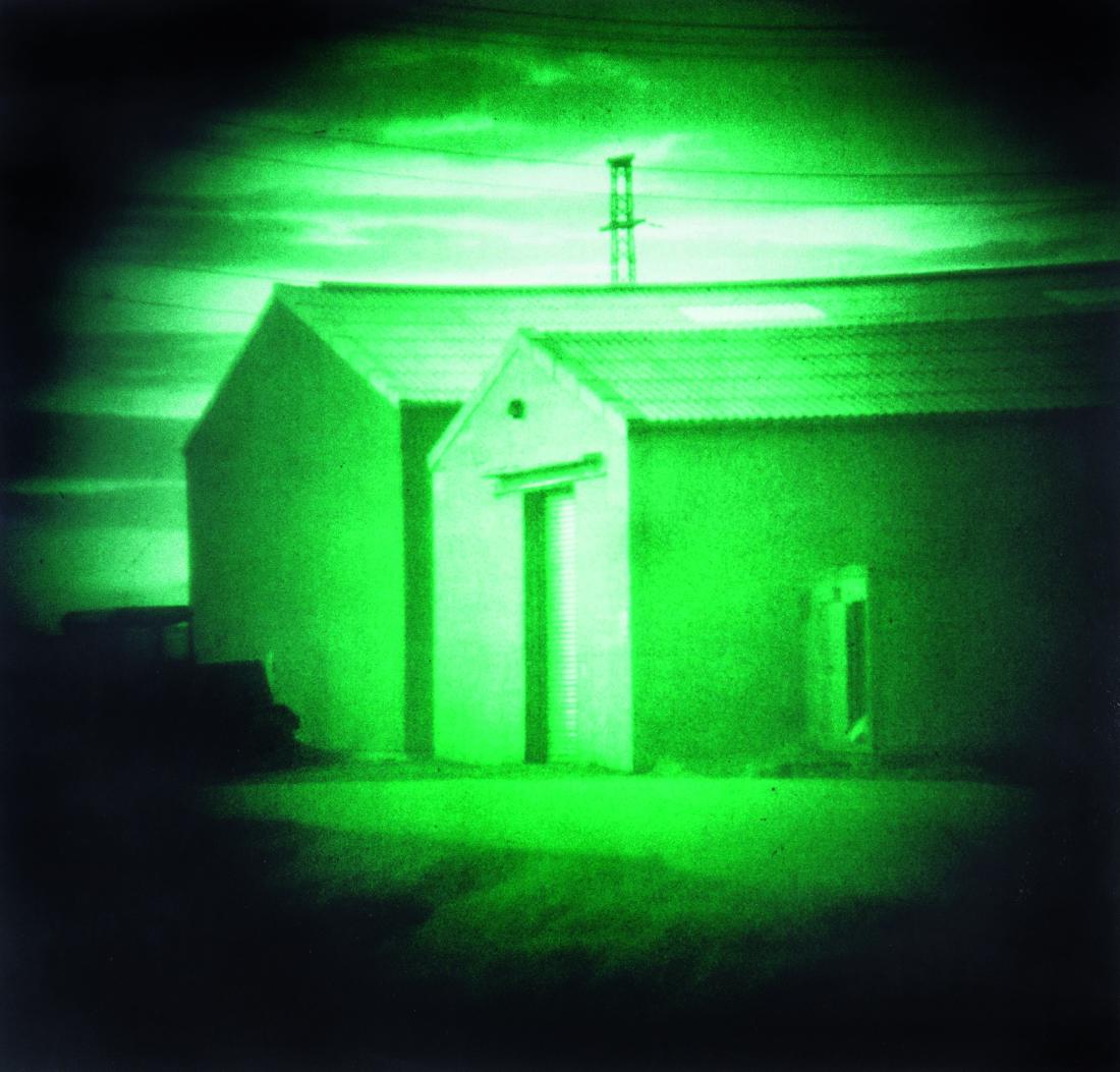 Thomas RÜFF (GER/1958) Nacht, 1992 Tirage chromogénique: Thomas RÜFF (GER/1958)Nacht, 1992Tirage chromogénique 59 x 62.5 Signé et numéroté au dos sur 45 exemplaires C-print 23 1/4 x 24 5/8 in Signed and numbered on the reverse on 45