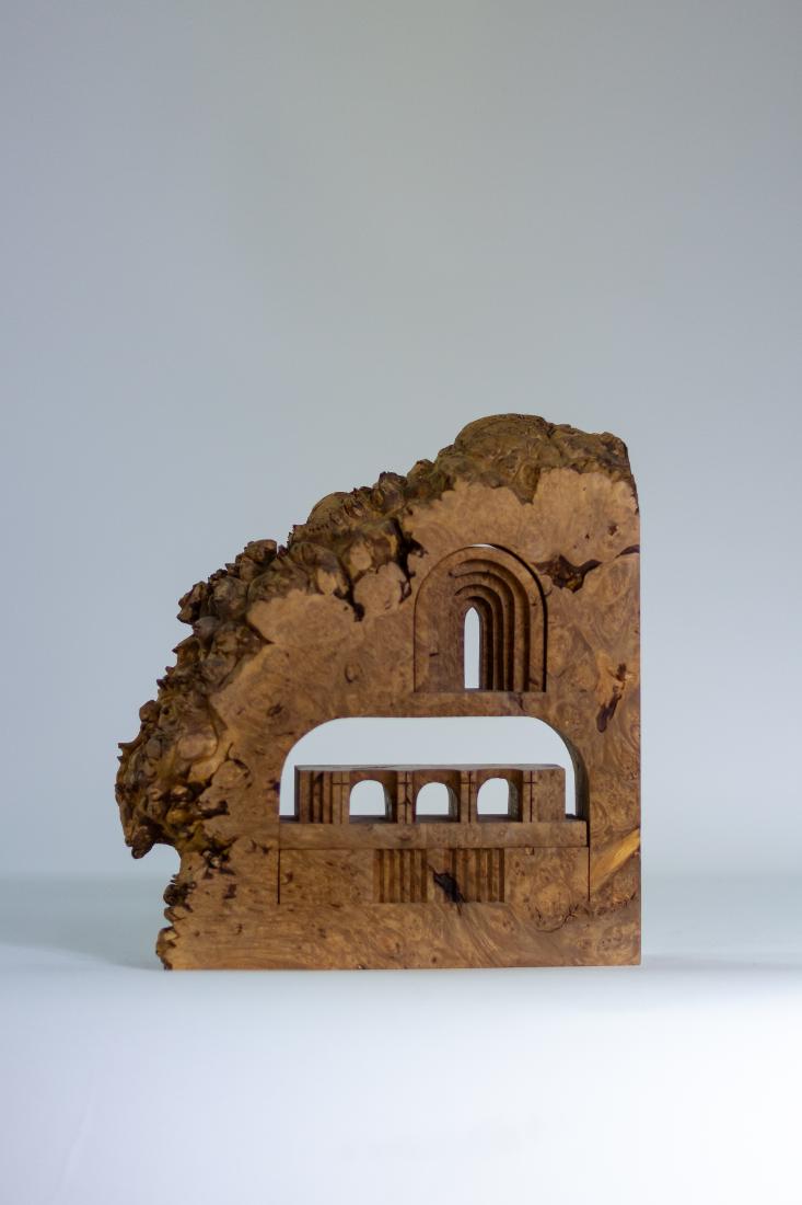 MICHAEL ELKAN ( 1942-2014): Sculpture Sculpture in wood by American Craftsman Michael Elkan Date de création : vers 2000 Bois H 38 L 37 P 6,5 cm