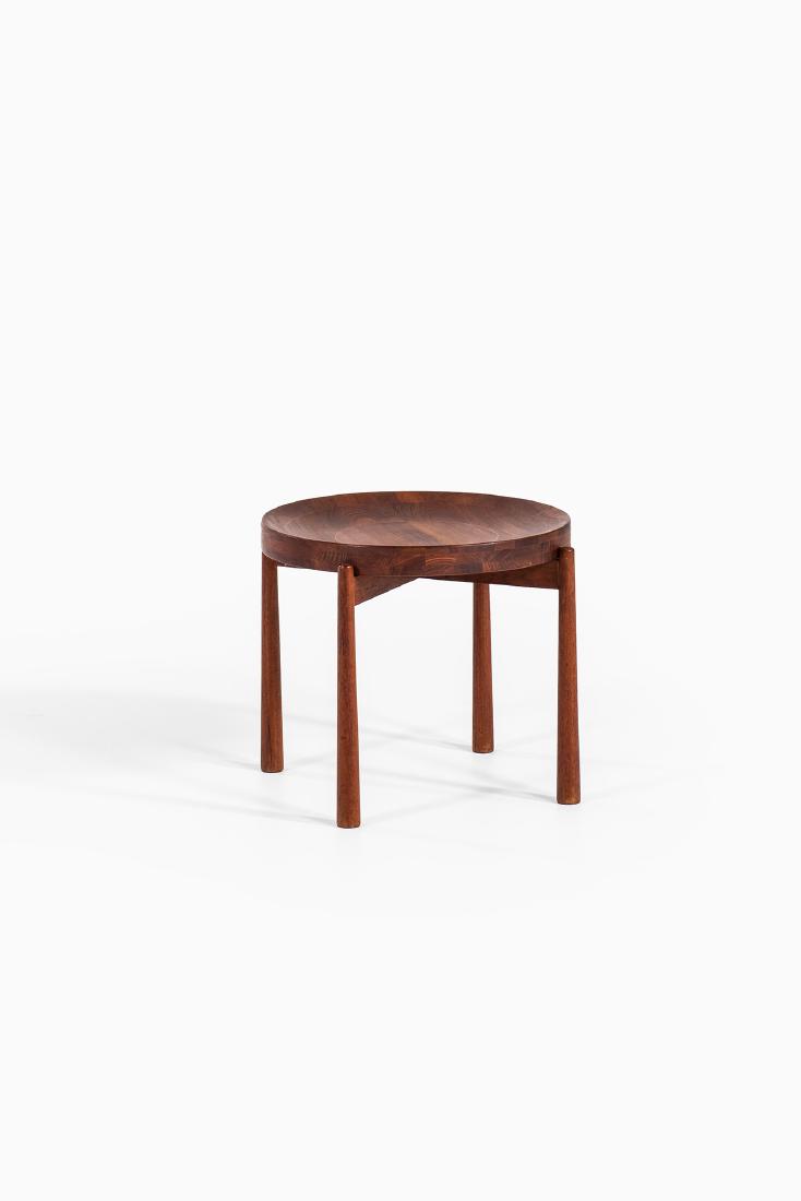 JENS QUISTGAARD (1918-2009): Edition Nissen Table d’appoint ou coupe de fruit Teck Side table or fruit bowl in teak by Jens Harald Quistgaard for Nissen Date de création : vers 1960 Teck H 44 D 55 cm