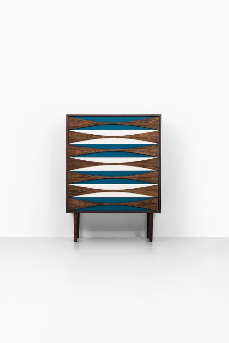 ARNE VODDER (1926-2009): Edition N.C Mobler Commode Chest of drawers in palissander by Arne Vodder for N.C Mobler Date de création : vers 1950 Palissandre H 114 L 84 P 45 cm