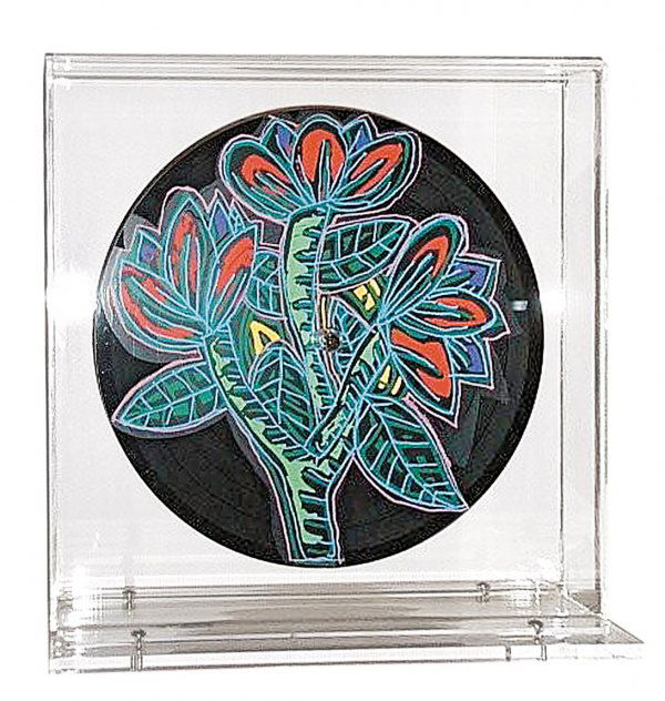 "Robert COMBAS (né en 1957)Le disque.Sérigraphie: "Robert COMBAS (né en 1957)Le disque.Sérigraphie sur vinyle.Signé et numéroté 21/100 sur le coté.36 x 36 cm."