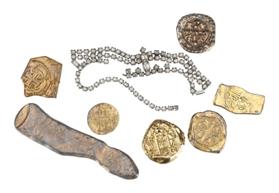 THE GOONIES (1985) - Set of One-Eyed Willy's Coins and Treasure