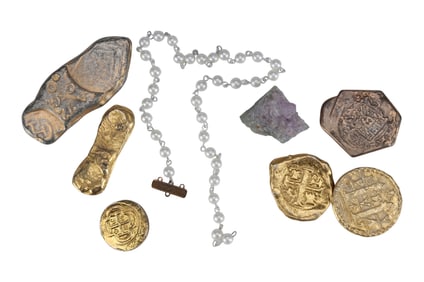 THE GOONIES (1985) - Set of One-Eyed Willy's Coins and Treasure