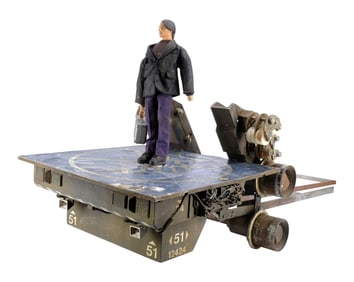 HELLBOY (2004) - B.P.R.D. Elevator Model Miniature