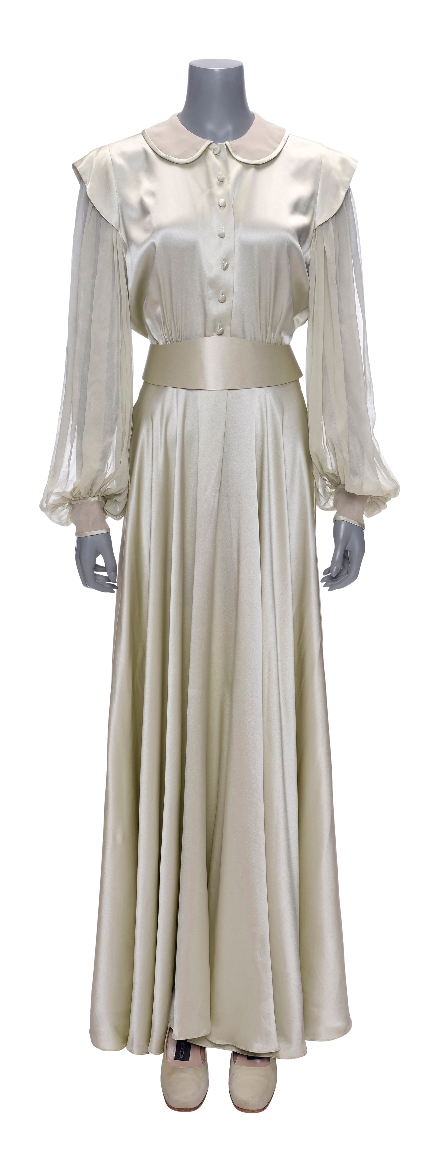 L.A. CONFIDENTIAL (1997) - Lynn Bracken's (Kim Basinger) Gown: L.A. CONFIDENTIAL (1997) - Lynn Bracken's (Kim Basinger) Gown - Lynn Bracken's (Kim Basinger) gown from Curtis Hanson's L.A. Confidential. Lynn wore her gown when she was approached by Officer Bud Whi