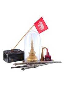 ANNA AND THE KING (1999) - Anna Leonowens' (Jodie Foster) Handbag and Ring with Siamese Makuta,