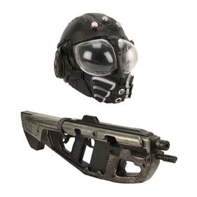 THE DIVERGENT SERIES: ALLEGIANT (2016) - Light-Up Bureau Guard Helmet and Stunt Erudite Vector Rifle