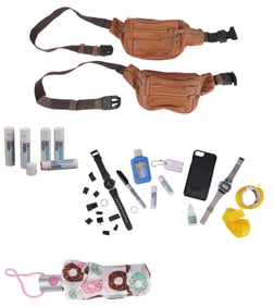 EVERYTHING EVERYWHERE ALL AT ONCE (2022) - Collection of Waymond Wang's (Ke Huy Quan) Accessories