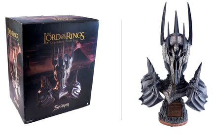 THE LORD OF THE RINGS TRILOGY (2001-2003) - Boxed Sideshow Collectibles Sauron Legendary 1/2 Scale