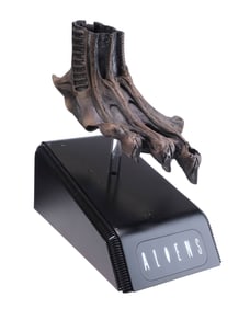 ALIENS (1986) - Xenomorph Costume Foot on Light-Up Display