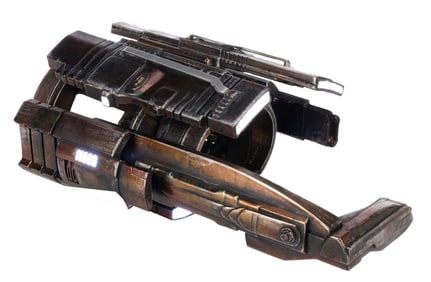 COWBOYS & ALIENS (2011) - Jake Lonergan's (Daniel Craig) Light-Up Alien Wrist Blaster