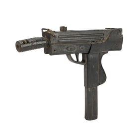 JAMES BOND: DIE ANOTHER DAY (2002) - James Bond's (Pierce Brosnan) Stunt Submachine Gun