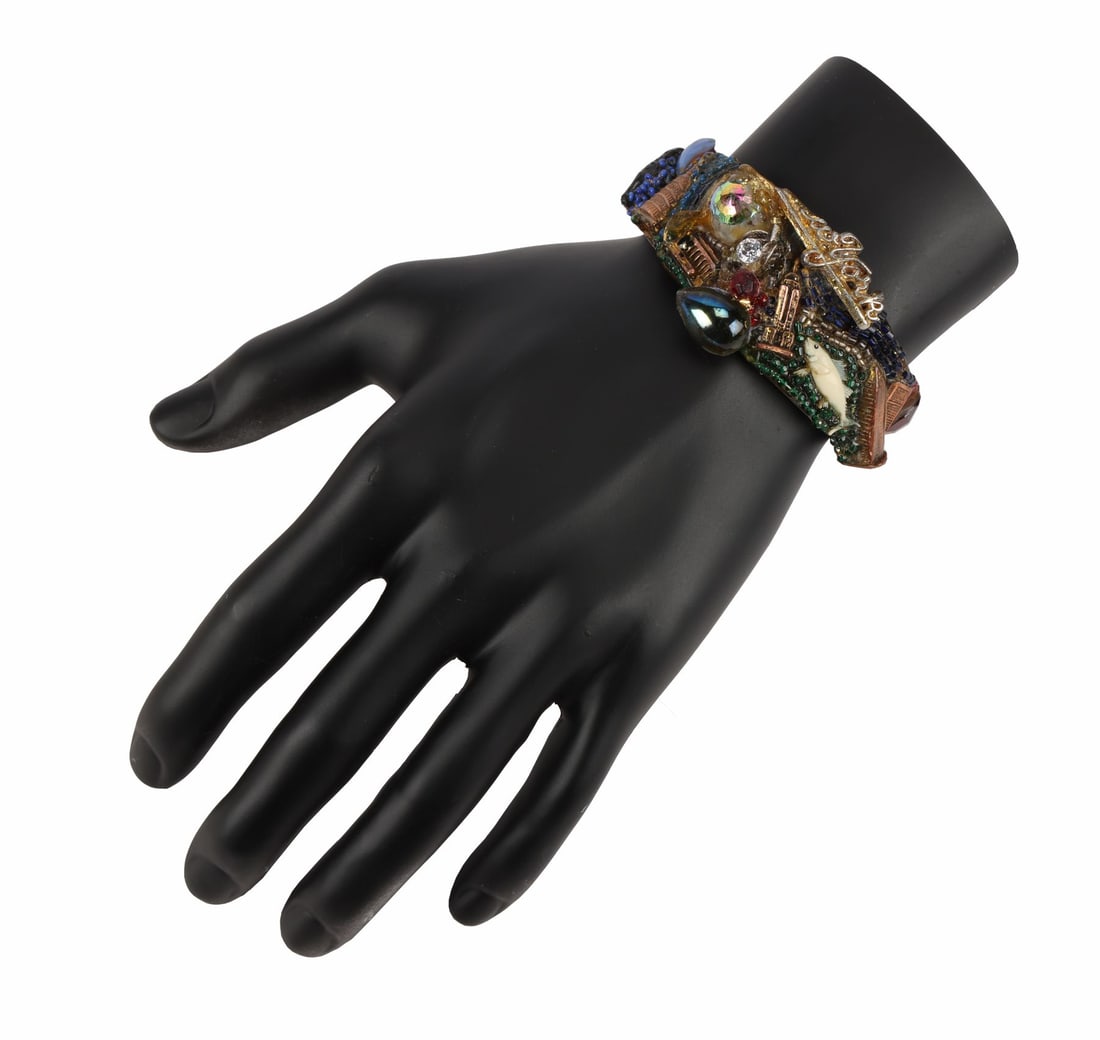 THE ROLLING STONES - Ronnie Wood's Bracelet: THE ROLLING STONES - Ronnie Wood's Bracelet - A bracelet owned and worn by Rolling Stones guitarist Ronnie Wood during the 1970s. An image taken by Michael Putland in 1976 shows Wood wearing this brac