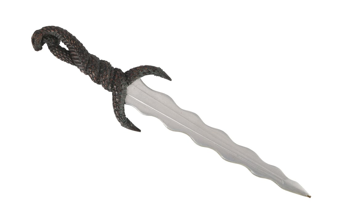 GAME OF THRONES (T.V. SERIES, 2011-2019) - Baby Dragon Maquette: GAME OF THRONES (T.V. SERIES, 2011-2019) - Baby Dragon Maquette - A baby dragon maquette from the production of the fantasy television series Game of Thrones. Daenerys Targaryen (Emilia Clarke) hatche