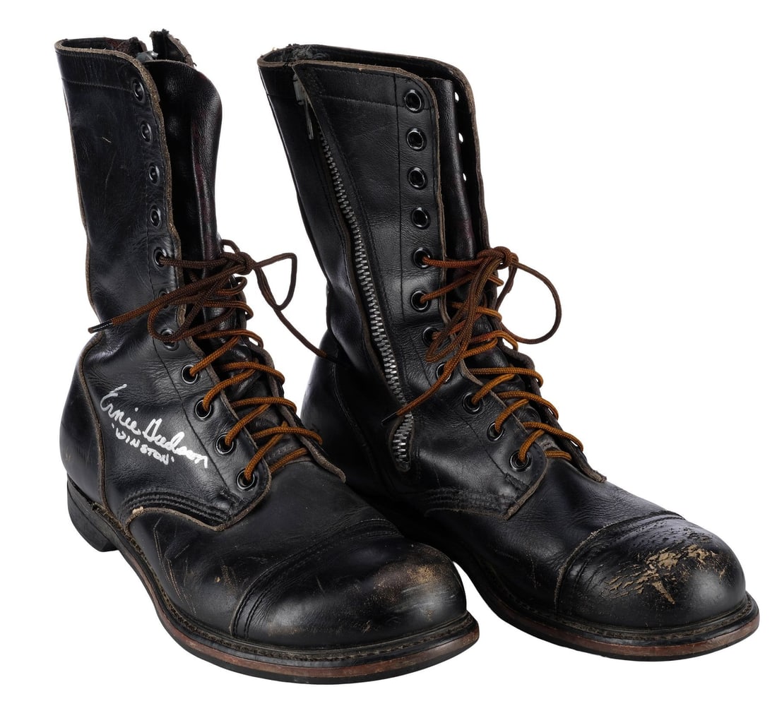 GAME OF THRONES (T.V. SERIES, 2011-2019) - Dragon Skull: GAME OF THRONES (T.V. SERIES, 2011-2019) - Dragon Skull - A dragon skull from HBO's award-winning fantasy television series Game of Thrones. In Season 7 Episode 2, Qyburn (Anton Lesser) took Cersei La