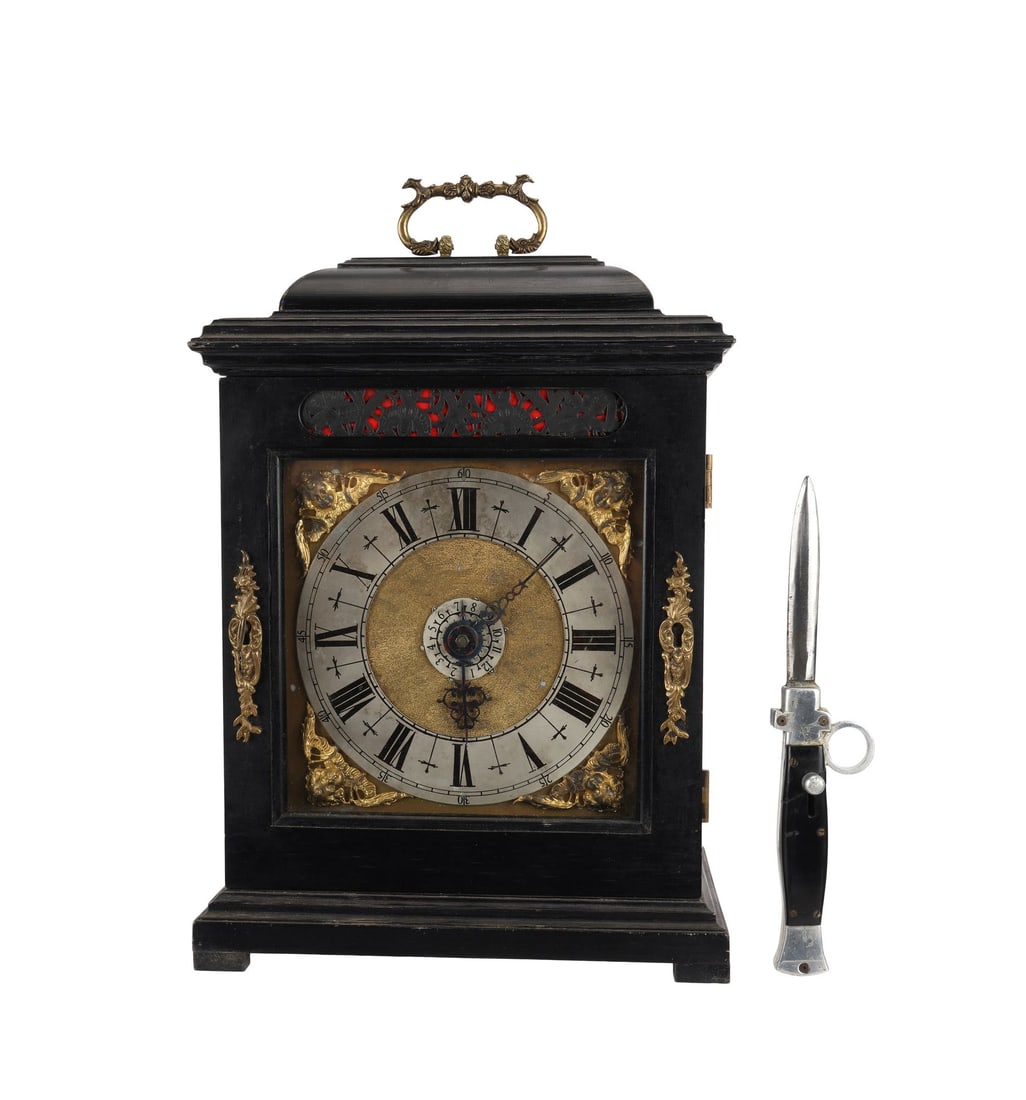 LARA CROFT: TOMB RAIDER (2001) - Lara Croft's (Angelina Jolie) Metal Switchblade with The Clock's: LARA CROFT: TOMB RAIDER (2001) - Lara Croft's (Angelina Jolie) Metal Switchblade with The Clock's Storage Clock - Lara Croft's (Angelina Jolie) metal switchblade with The Clock's storage clock from Si