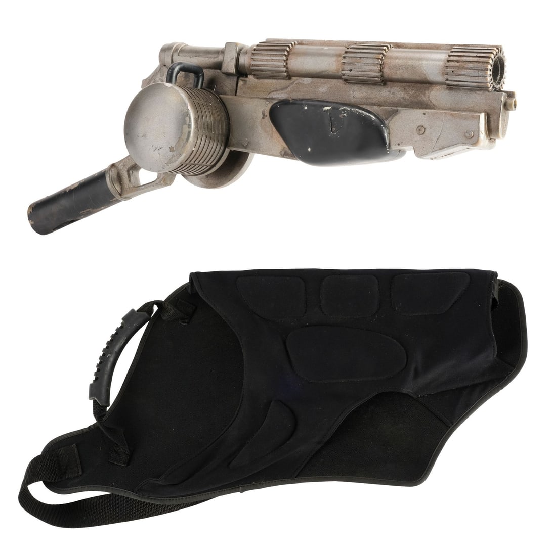 AEON FLUX (2005) - Aeon Flux's (Charlize Theron) Stunt Grenade Launcher and Holster (1 of 17)