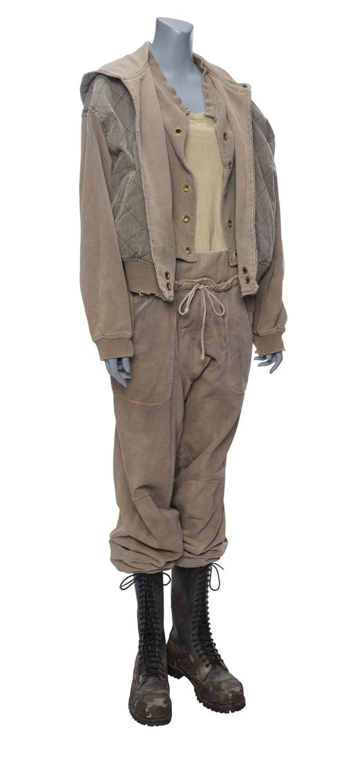 ALIEN3 (1992) - Ellen Ripley's (Sigourney Weaver) Prison Uniform with Stunt Pants: ALIEN3 (1992) - Ellen Ripley's (Sigourney Weaver) Prison Uniform with Stunt Pants - Ellen Ripley's (Sigourney Weaver) prison uniform with stunt pants from David Fincher's Alien³. After she was res