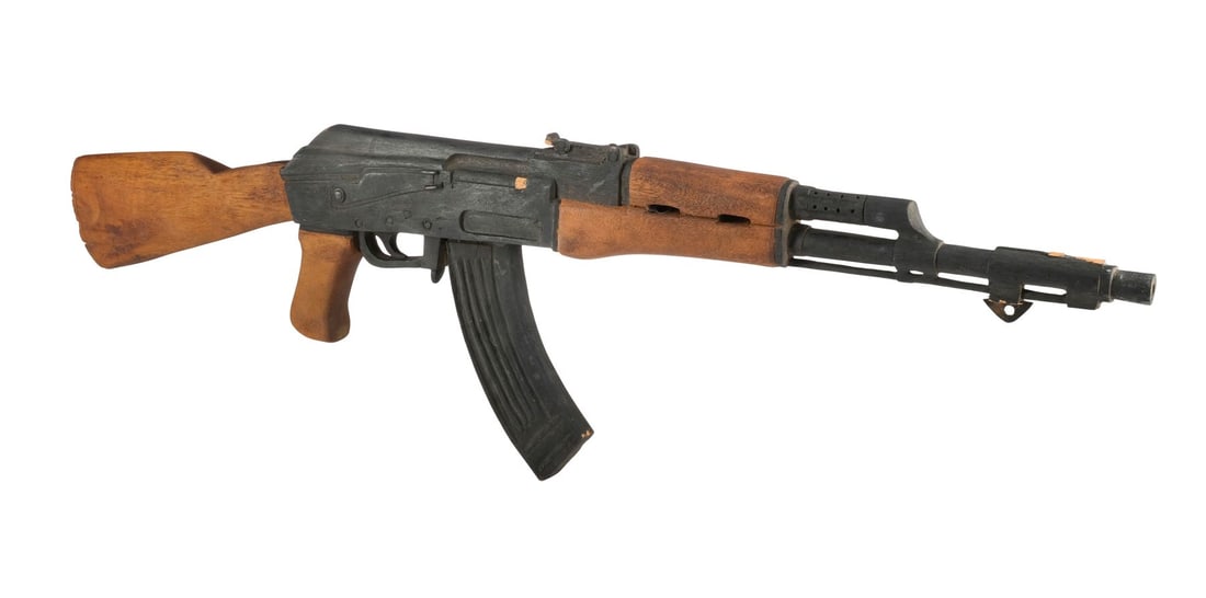 APOCALYPSE NOW (1979) - Hand-Carved Wooden AK-47 Assault Rifle (1 of 15)