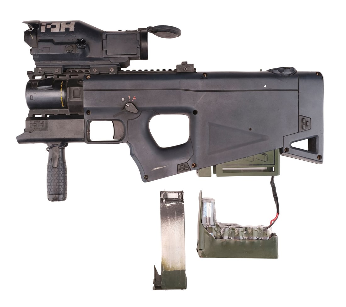 AVATAR (2009) - Light-Up Mechanical Recoiling CARB GS-221 Submachine Gun (1 of 16)