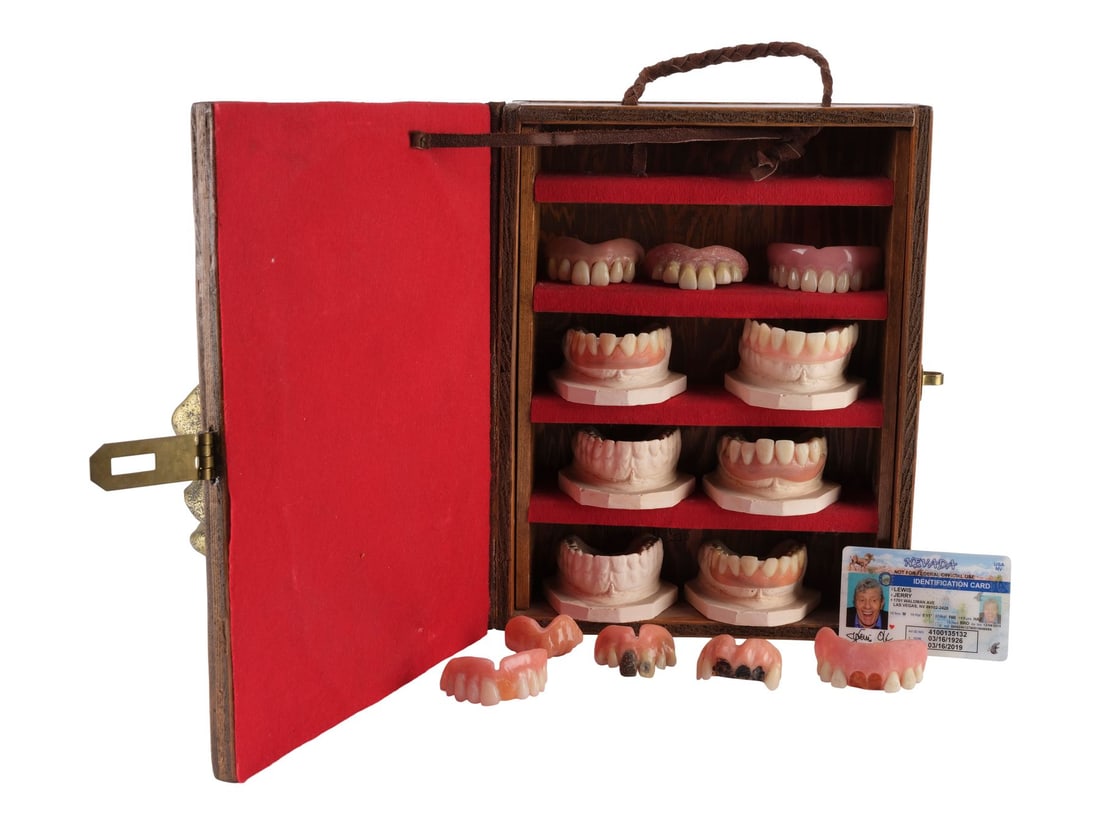 THE DAY THE CLOWN CRIED (1972) - Fake Teeth and Castings in Case with ID Card (1 of 9)