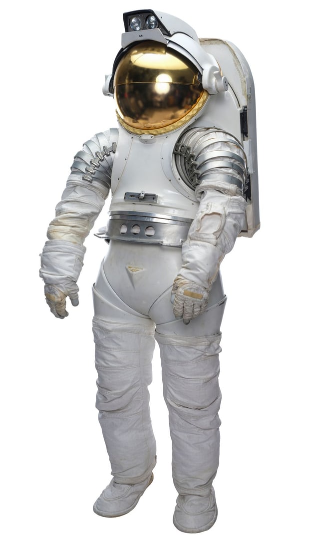 DEEP IMPACT (1998) - NASA/JSC Mark III Zero-Prebreathe Space Suit in Display (1 of 20)