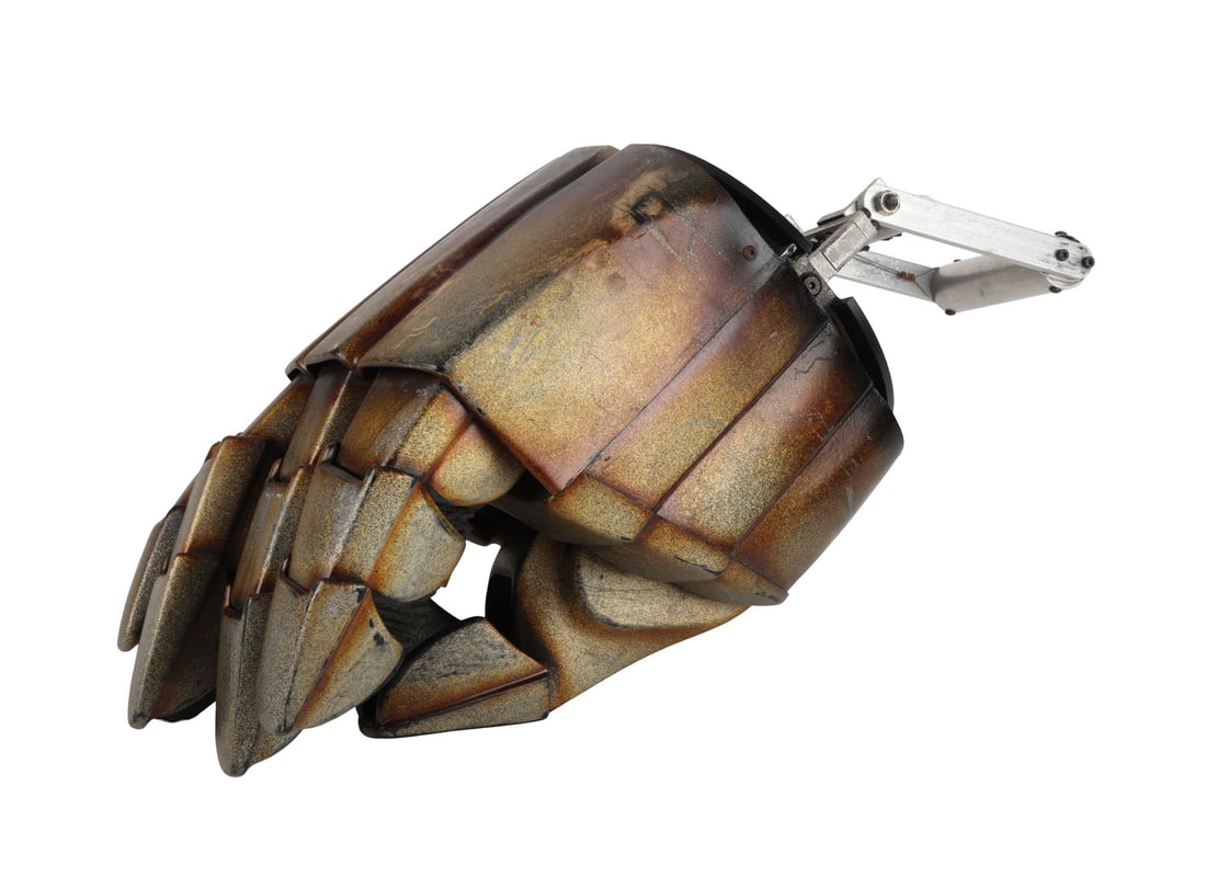 THE FIFTH ELEMENT (1997) - Articulated Mondoshawan Hand (1 of 15)