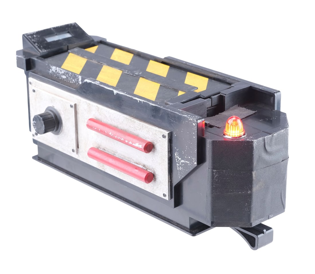 GHOSTBUSTERS: AFTERLIFE (2021) - Light-Up Spengler Farm Field Ghost Trap (1 of 15)