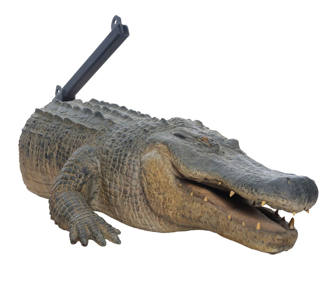 HAPPY GILMORE (1996) - Planet Hollywood Collection: Mechanical Morris the Alligator Puppet Rig (1 of 12)