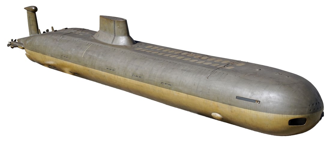 THE HUNT FOR RED OCTOBER (1990) - 12' 1:50 Scale Industrial Light & Magic (ILM) "Red October" (1 of 8)