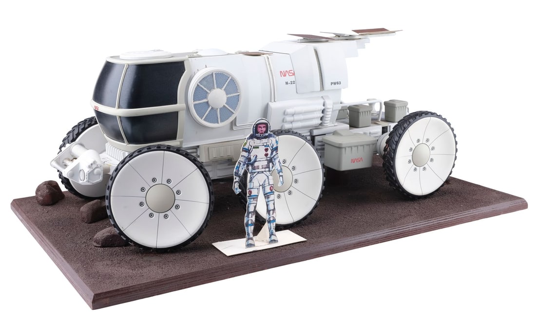 MISSION TO MARS (2000) - Mars SEV Rover Concept Model: MISSION TO MARS (2000) - Mars SEV Rover Concept Model - A Mars SEV Rover concept model from Brian De Palma's Mission to Mars. The Mars I mission crew traveled to the Cydonia region formation in their