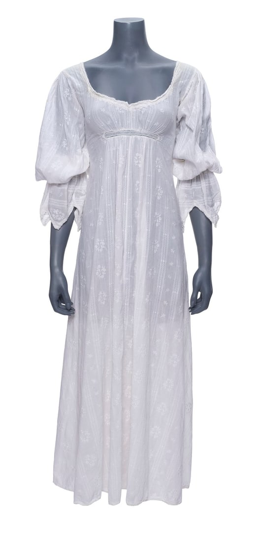 PIRATES OF THE CARIBBEAN: THE CURSE OF THE BLACK PEARL (2003) - Elizabeth Swann's (Keira Knightley) (1 of 9)