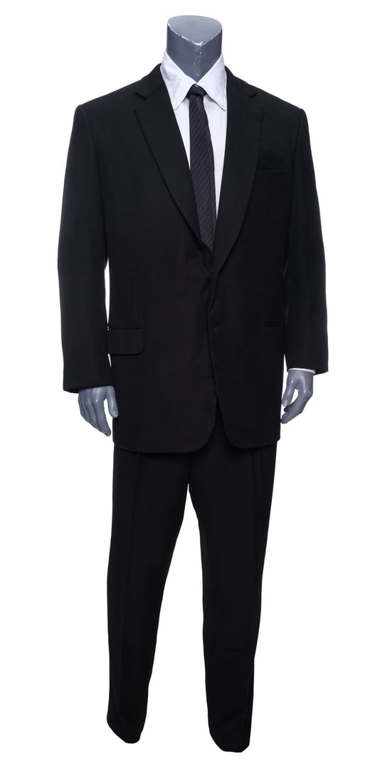 2012 (2009) - Jackson Curtis' (John Cusack) Chauffeur Ensemble (1 of 9)