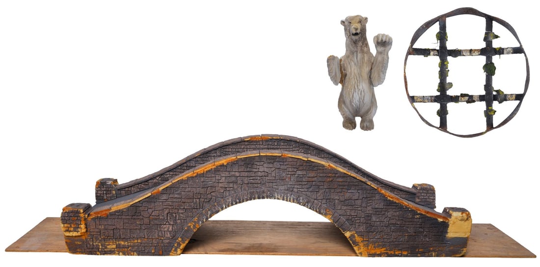 BATMAN RETURNS (1992) - Set of Three Gotham Zoo Model Miniatures: BATMAN RETURNS (1992) - Set of Three Gotham Zoo Model Miniatures - A set of three Gotham Zoo model miniatures from Tim Burton's Batman Returns. The Penguin (Danny DeVito) descended into his lair benea