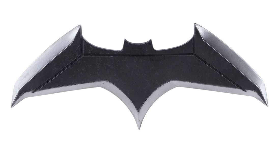 JUSTICE LEAGUE (2017) - Batman's (Ben Affleck) Batarang (1 of 9)