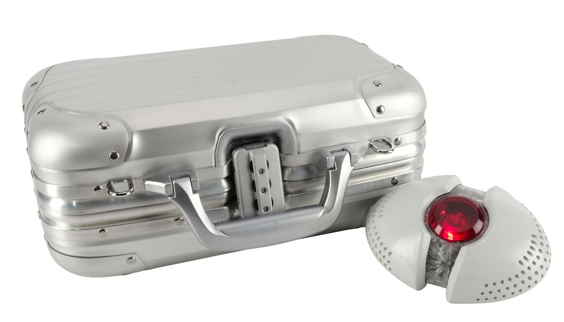 BATTLESTAR GALACTICA (2003)/BATTLESTAR GALACTICA (T.V. SERIES, 2004 - 2009) - Caprica-Six's (Tricia (1 of 9)